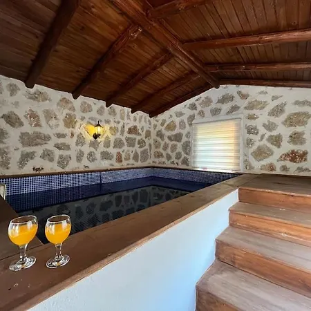 Kalkan'da Tas Mimarili, Havuzlu Villa-awz116 Villa